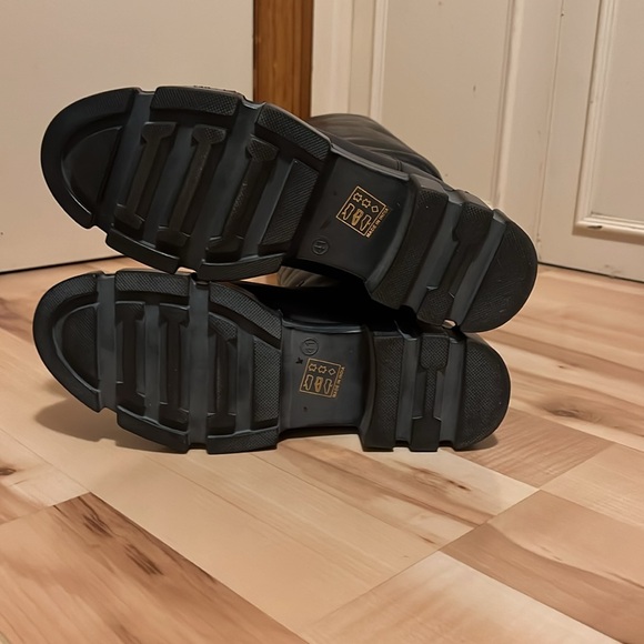 Free People Brooks Distressed Back Leather Boots Lug Soles 41 - Picture 4 of 5